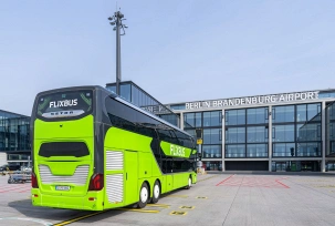 Ein Flixbus am Flughafen BER., © Flughafen BER/Günter Wicker