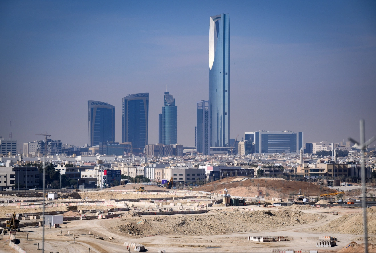 Houthi missile strike hits Riyadh airport, warns airlines against Saudi airspace