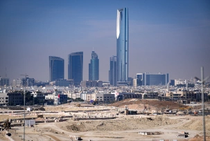 Blick auf die Baustelle vom King Salman Park auf dem Gelände des ehemaligen Flughafens von Riad., © DPA/Bernd von Jutrczenka