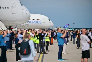 Besucher auf der ILA., © DPA/Sebastian Christoph Gollnow