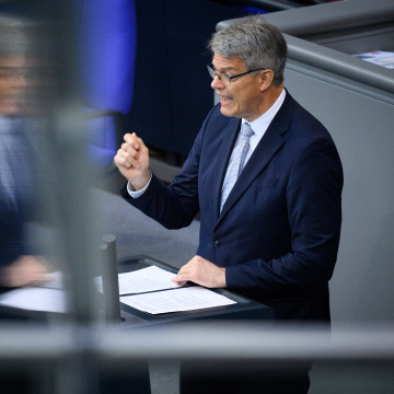 Patrick Schnieder (CDU) spricht im Bundestag., © DPA/Bernd von Jutrczenka