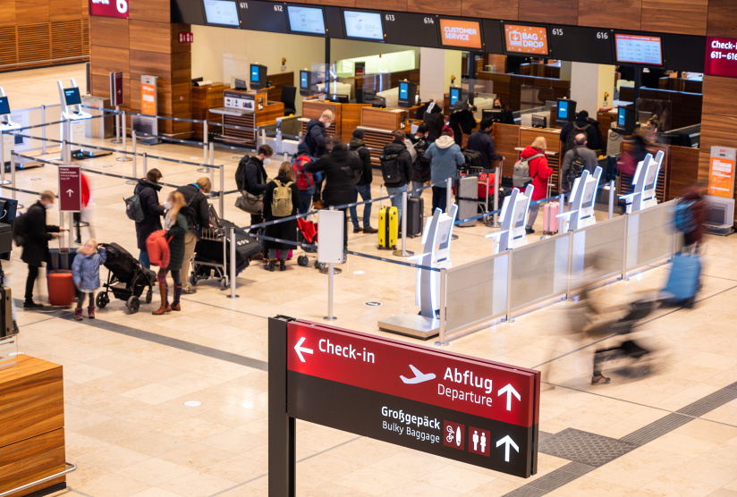 Flughafen BER zieht Bilanz: Stabile Passagierzahlen in den Sommerferien, © DPA/Christophe Gateau
