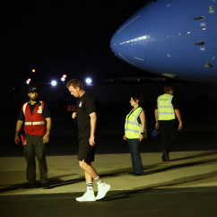 Ankunft der deutschen Nationalmannschaft nach dem dritten WM-Gruppenspiel gegen Ecuador am Flughafen Smith Reynolds., © DPA/Christian Charisius