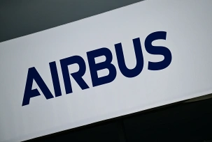 Der Airbus-Schriftzug., © DPA/Sebastian Christoph Gollnow