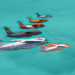 Mehrere Regionalflugzeuge in Formation über den Wolken, © airliners.de/mit Deutsche Aircraft