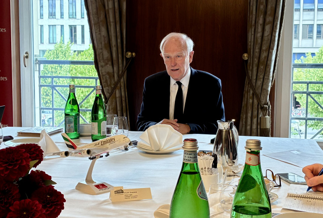 Emirates-Präsident Tim Clark spricht im Vorfeld der ILA 2026 in Berlin vor Journalisten., © airliners.de