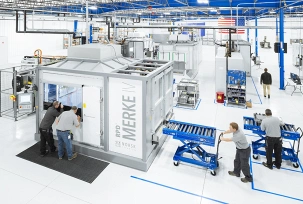 Produktionshalle im Demonstrations- und Qualifizierungszentrum von Norsk Titanium in Plattsburgh (New York)., © Norsk Titanium