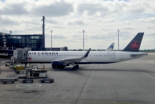 Ein Airbus A321 XLR von Air Canada steht am Flughafen BER am Gate., © airliners.de/Florian Boese