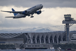 Eine Boeing 777 von United Airlines startet vom Flughafen Frankfurt., © DPA/Jana Glose