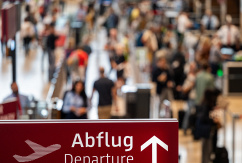 Der Schriftzug "Abflug Departure" ist auf dem Flughafen BER zu sehen., © DPA/Soeren Stache