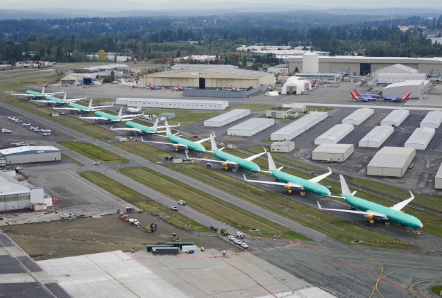 Fertige Boeing 777-9 stehen am Boeing-Werk in Everett., © AirTeamImages.com/Colin Parker