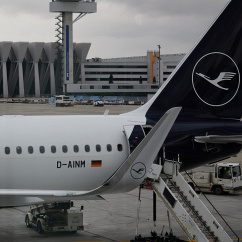 Eine der beiden Starlink-Antennen: Sie sind kaum noch wahrnehmbar., © airliners.de/Andreas Sebayang