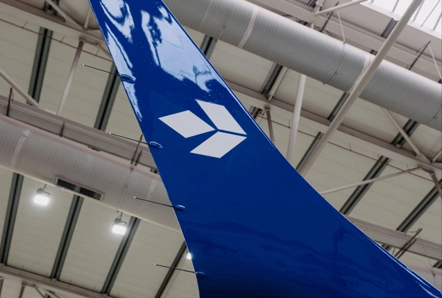 Seitenleitwerk einer Embraer von Air Dolomiti mit neuer Lackierung., © Air Dolomiti