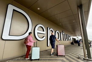 Passagiere am Belfast International Airport in der Grafschaft Antrim., © DPA/Liam Mcburney/PA Wire