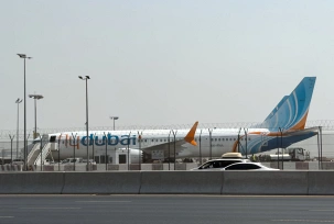 Ein Flugzeug der Fluggesellschaft Flydubai auf dem Rollfeld des Dubai International Airport., © DPA/Uncredited/AP