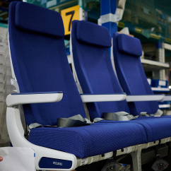 Eine für den Einbau fertige Recaro-Sitzreihe., © airliners.de/Andreas Sebayang