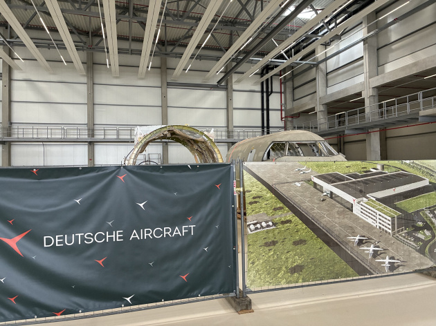 Rumpfsegmente in der neuen Endmontagehalle der Deutsche Aircraft in Leipzig/Halle., © DPA/David Haße