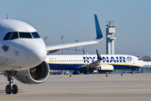 Ein Passagierflugzeug der Ryanair am Hauptstadtflughafen BER., © DPA/Patrick Pleul