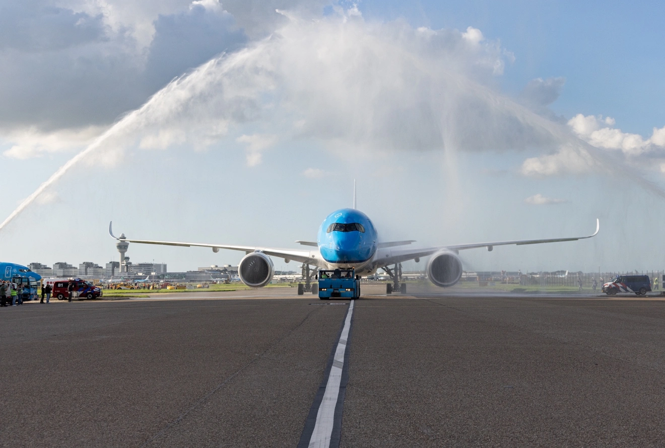 KLM takes delivery of first Airbus A350-900, to launch flights to Toronto
