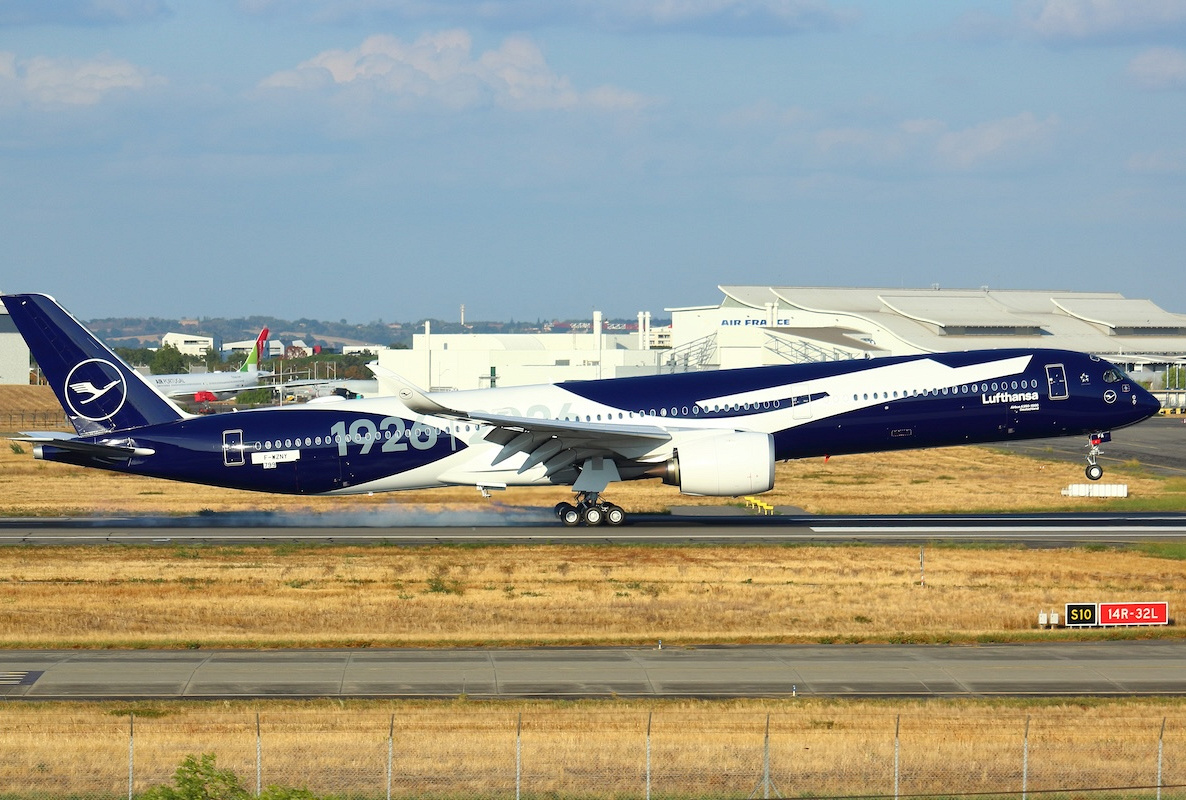 Lufthansa’s first Airbus A350-1000 flies in Toulouse