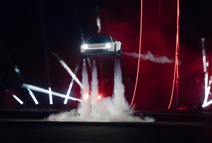 Tesla Roadster "fliegt"., © Tesla